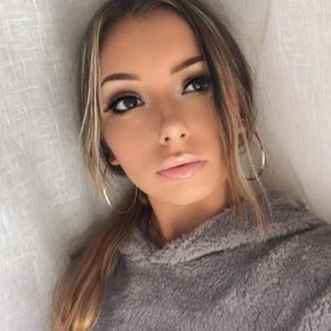 Meet your Posher, Ariella